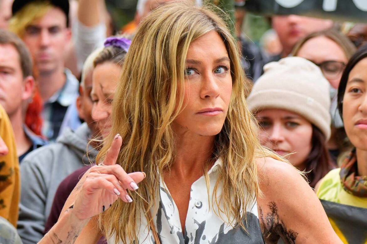 jennifer-aniston-morning-show-filming-nyc-tout-072924-62be0d45478d464e899fdc9ff0727759